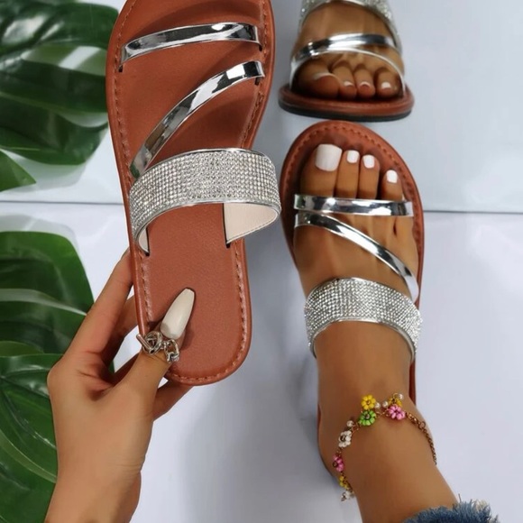 Adorable Sandals that Sparkle. - Picture 2 of 4